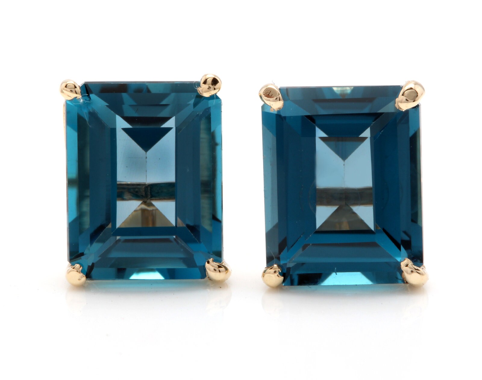 Exquisite Top Qualität 8.00 Karat Natürliche London Blaue Topas 14K Gelbgold Ohrstecker von Beringo