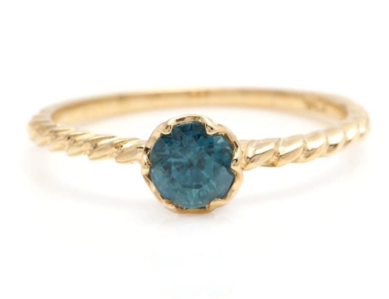 Wunderschöner Natürlicher Blauer Zirkon 14K Massiver Gelbgold Ring von Beringo