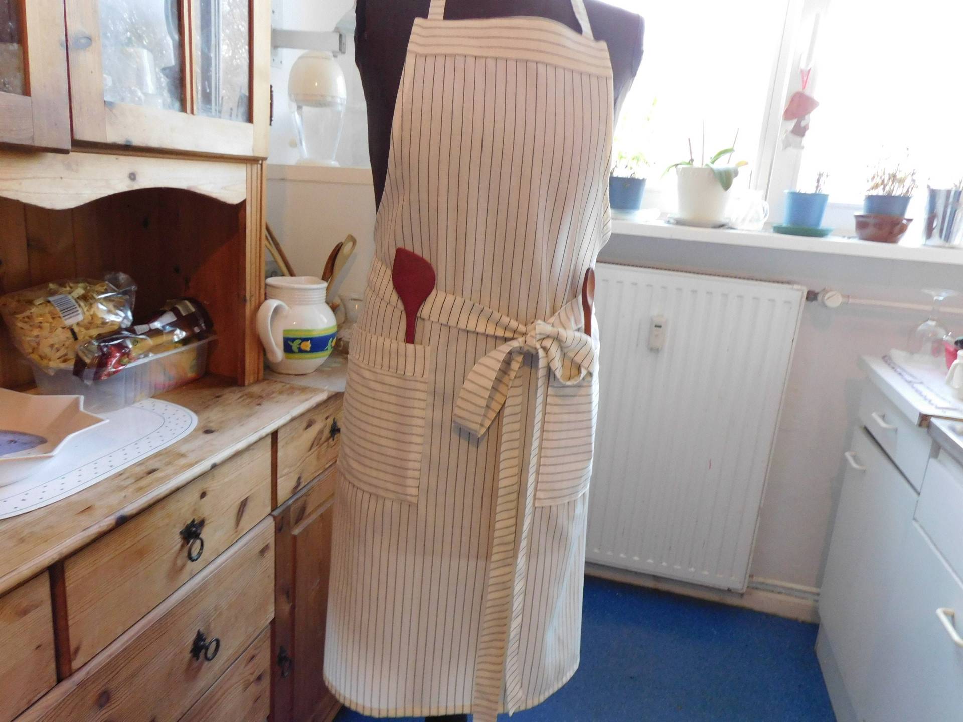 Beige Gestreifte Damenkochschürze , Küchenschürze , Perfektes Geschenk Damenschürze Zum Backen von BerlinBagsHome