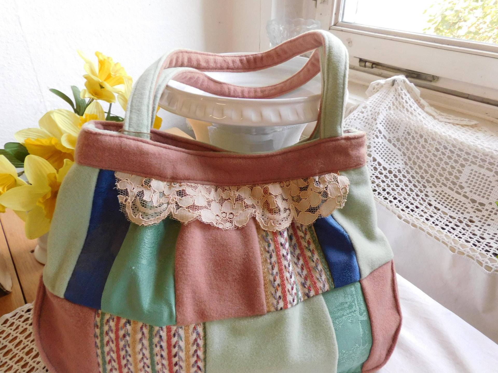 Grüne Tasche Stoff Upcycled , Handtasche Patchwork Patchworktasche von BerlinBagsHome