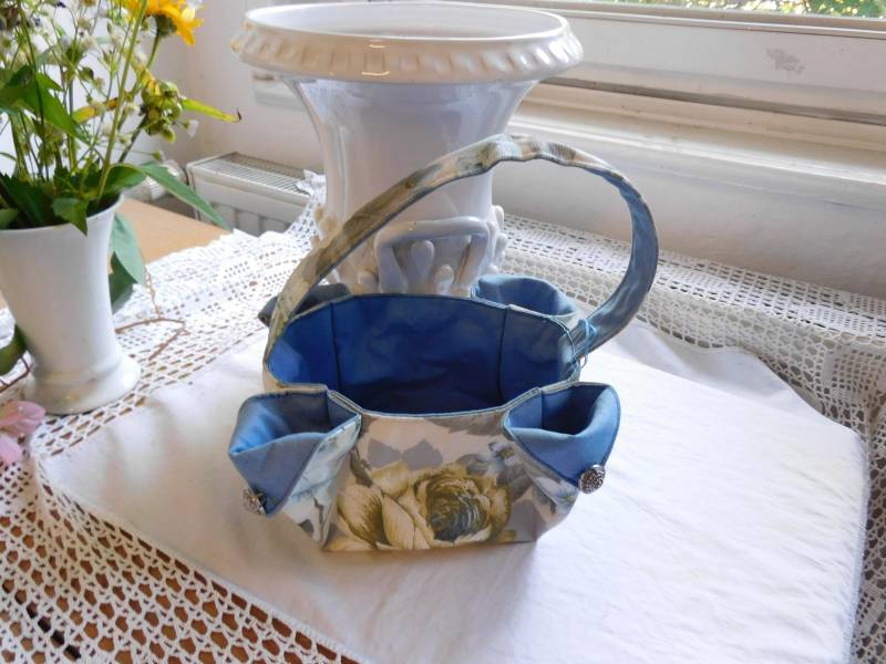 Handgemachter Korb , Schmucktasche Hellblau Aufbewahrungskorb Klein Kosmetikkorb von BerlinBagsHome