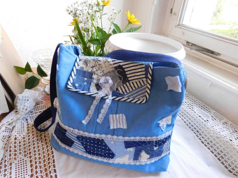 Jeanstasche Upcycling , Handgenähte Taschen Patchwork Umhängetasche Damen Stoff von BerlinBagsHome