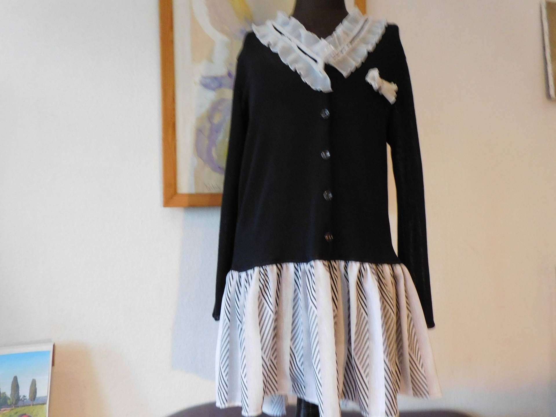 Schwarz Weißes Upcycling Kleid , Rüschenkleid Gr.42 von BerlinBagsHome