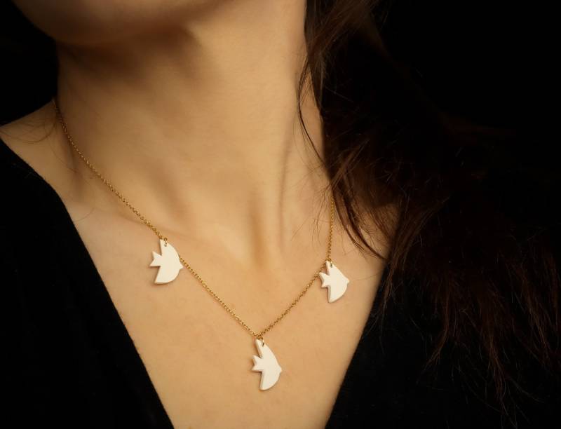 Goldkettchen Mit Anhänger "We Want Peace" von BerlinKleinod