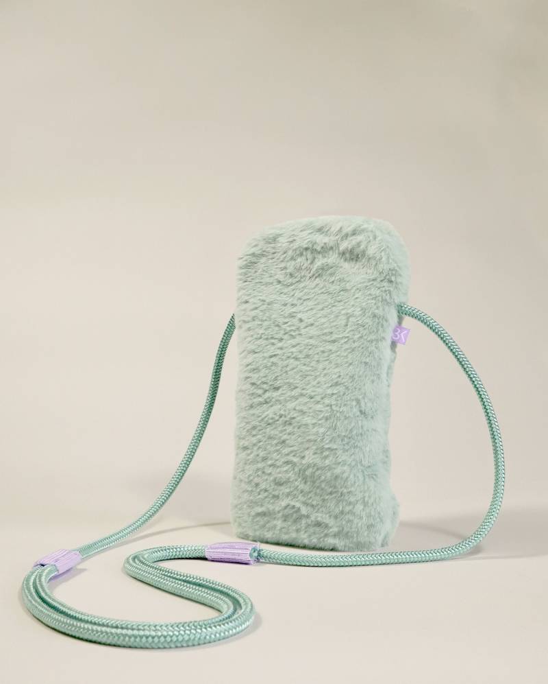 Kleine Umhängetasche Aus Plüsch „Dusty Mint Cozybag" Kleine Umhängetasche Aus Plüsch „Dusty Mint Cozybag" von BerlinKleinod