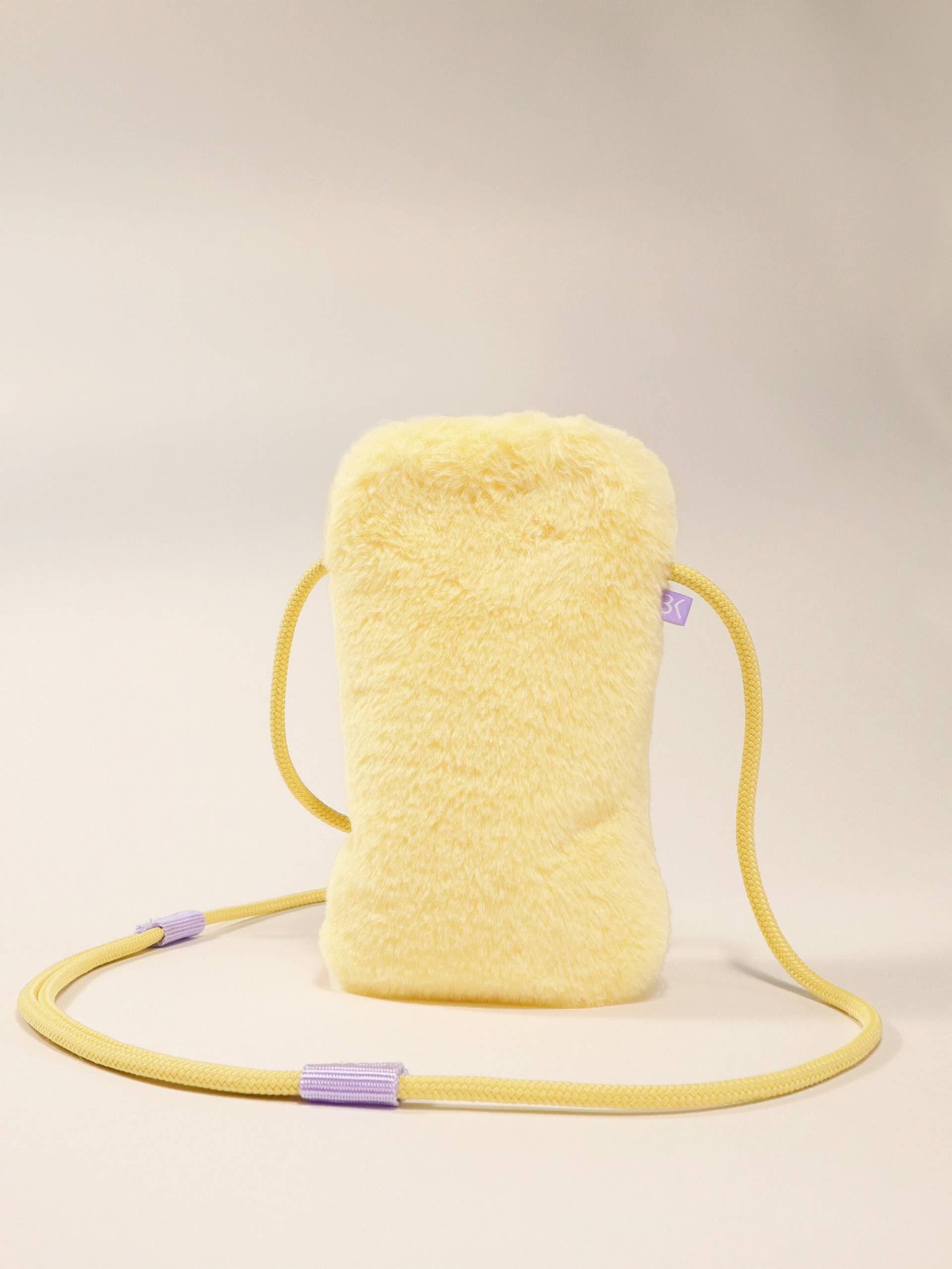 Kleine Umhängetasche Aus Plüsch "Vanilla Cozybag" Kleine Umhängetasche Aus Plüsch "Vanilla Cozybag" von BerlinKleinod