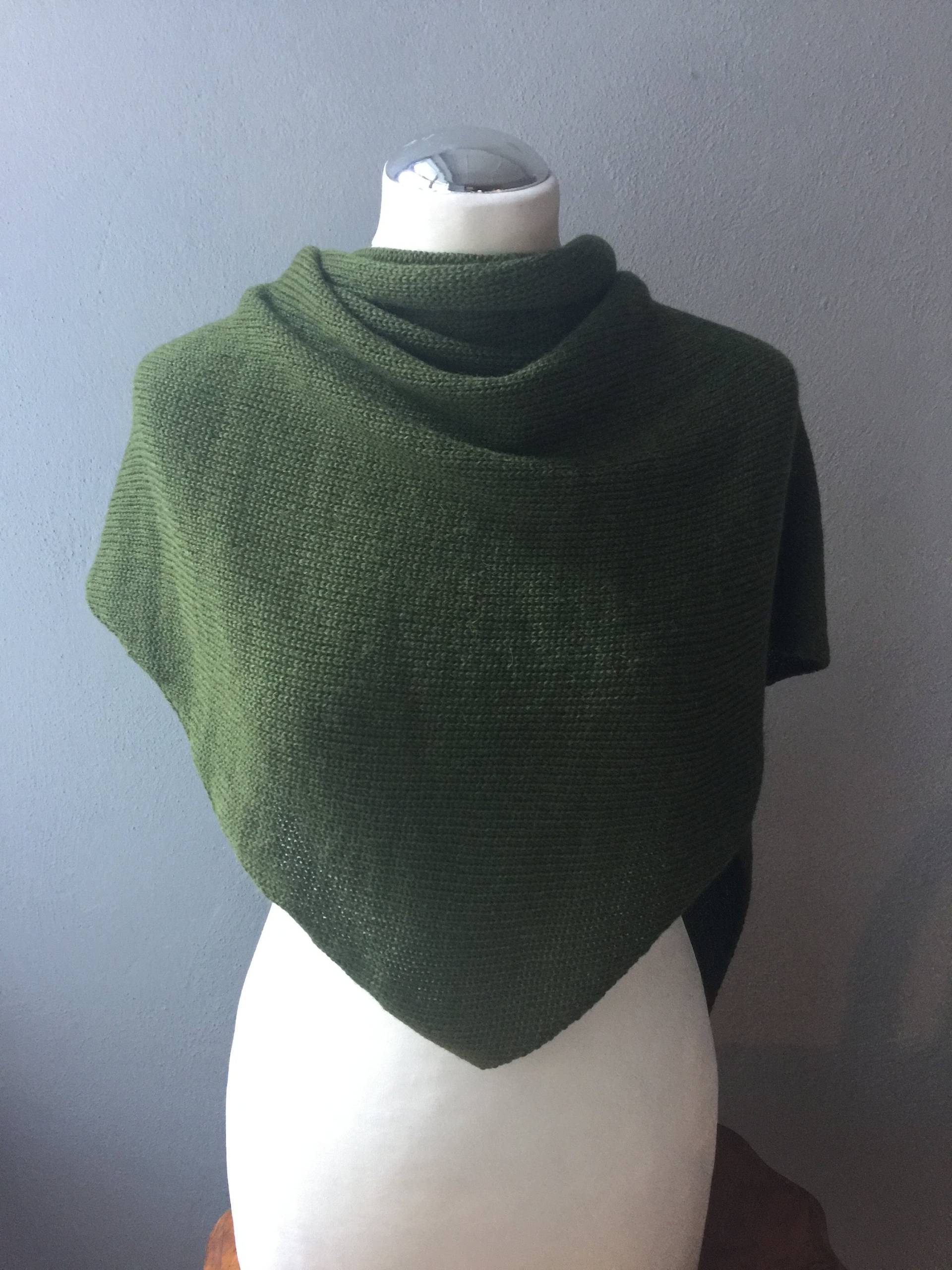 Dreieckstuch 100 % Alpaka Olivgrün Oliv Grün Geschenk Geburtstag Valentinstag Frauen Warm Weich von BerlinerMasche