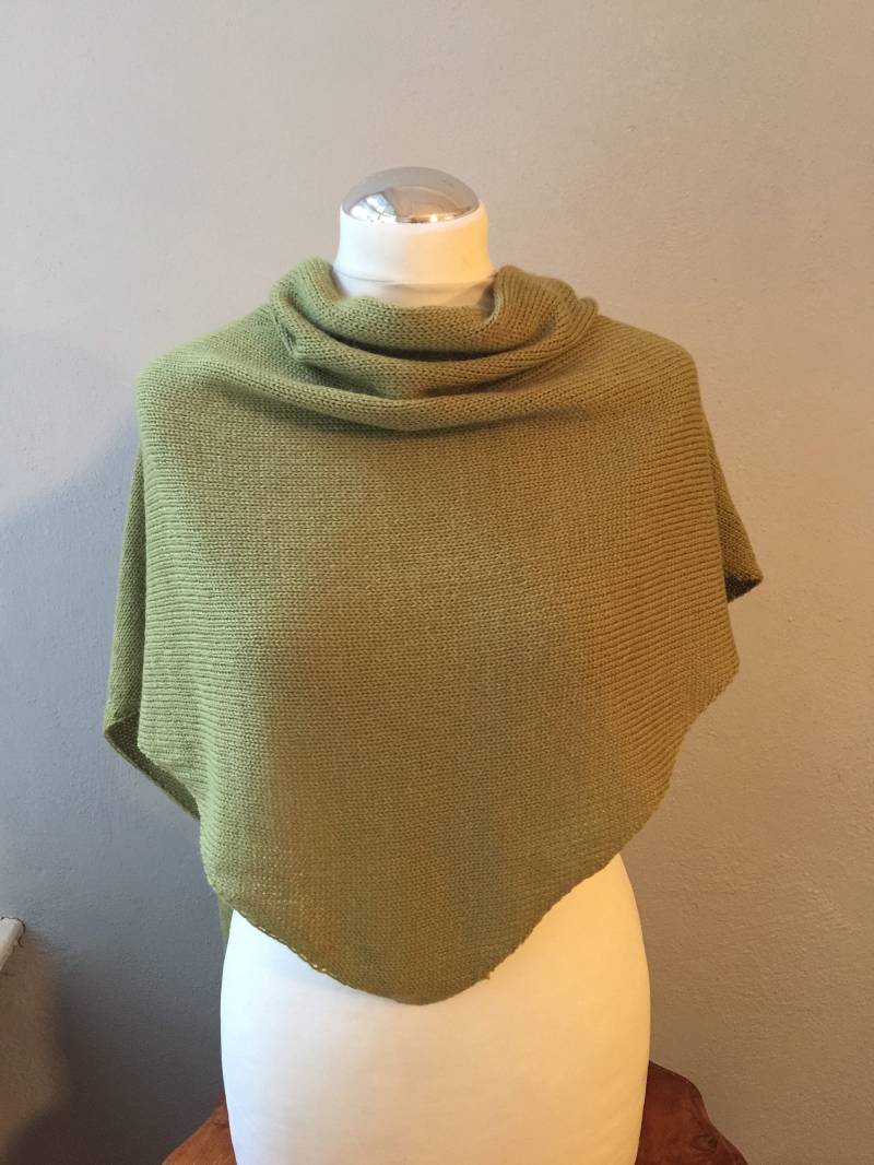 Dreieckstuch 100 % Alpaka Tuch Stola Schultertuch Hell Oliv Wolle Gestrickt Knit Shawl Triangle Baby von BerlinerMasche
