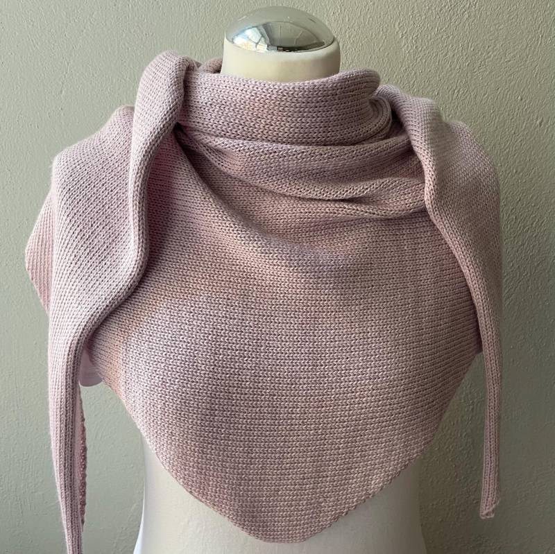 Dreieckstuch 100 % Alpaka Tuch Stola Schultertuch Zart Rosé Wolle Gestrickt Knit Shawl Triangle von BerlinerMasche