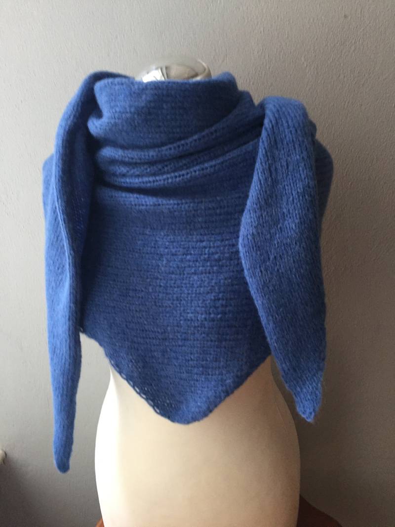 Dreieckstuch "Malou Light" Alpaka Tuch Stola Schultertuch Wolle Gestrickt Blau Royalblau Knitted Shawl Triangle von BerlinerMasche