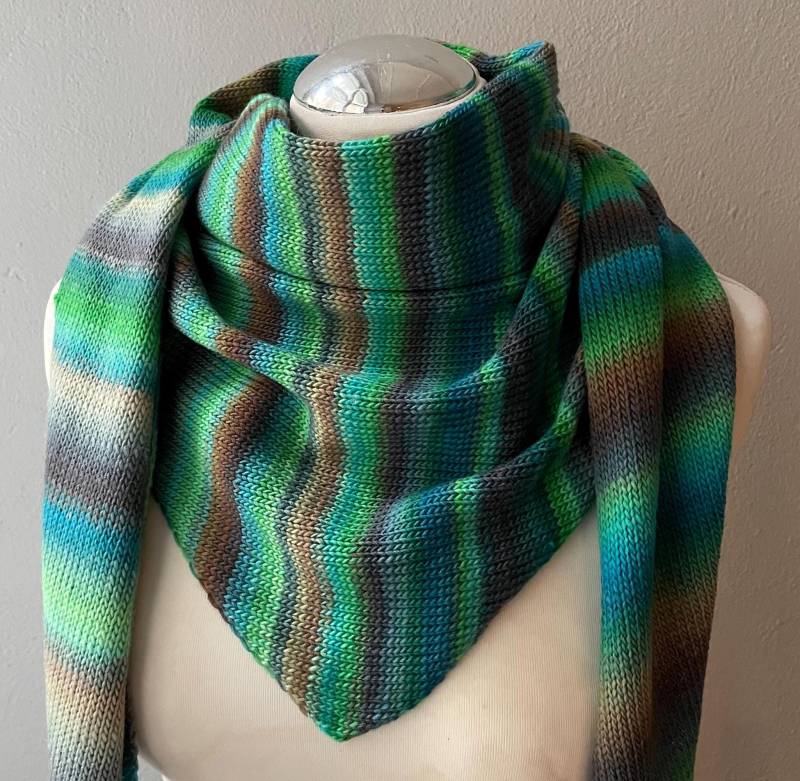 Dreieckstuch Mille Colori Baby Handgestrickt Reine Wolle Merino Fine Viele Grüntöne von BerlinerMasche