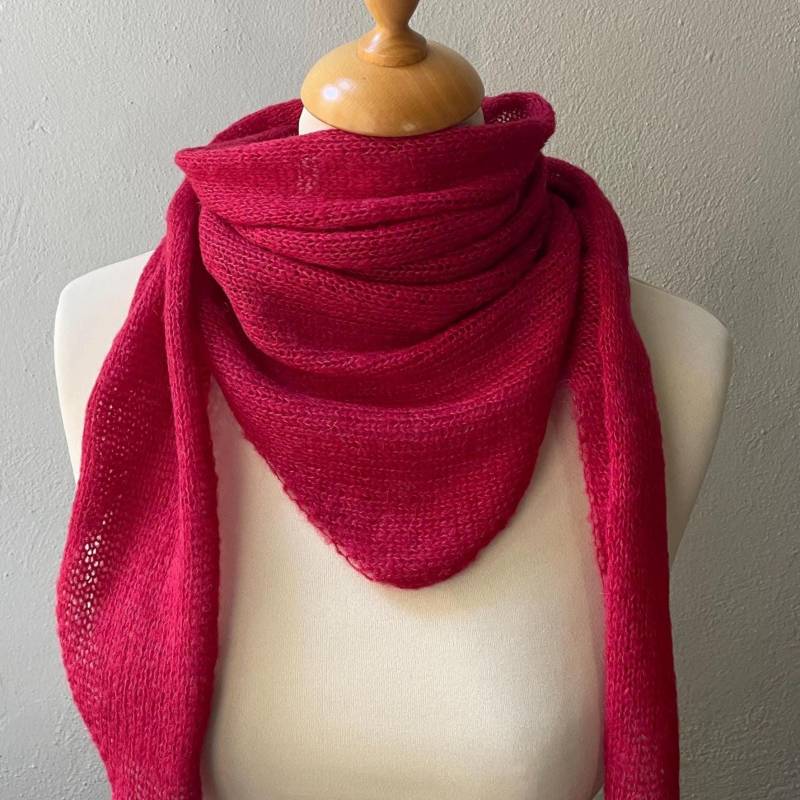 Feines, Kleines Dreieckstuch "Zen" Aus Wolle, Alpaka Und Seide, in Rot, Handgestrickt - Dein Neues Lieblingsstück Für Jede Jahreszeit von BerlinerMasche