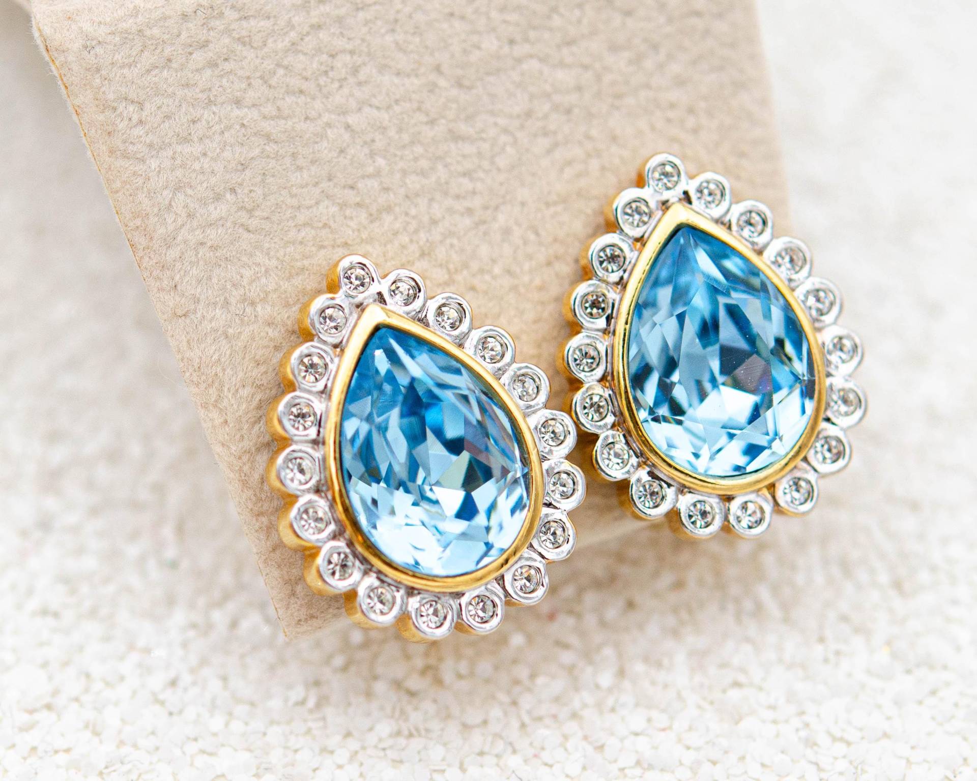 Vintage Blaue Topas Ohrringe Halo Träne Zwei Ton Nicht Durchbohrte Dezember Geburtsstein von BerlinerVintageJewel