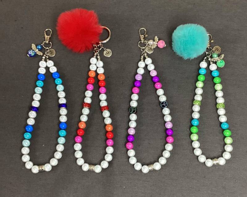 Schlüsselanhänger Taschenanhänger Handmade Bling Facettierte Kristallperlen Magic Pearls, Glitzer Farbmix Perlenmix von BerlishopBerlin