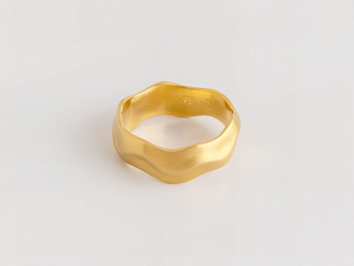 Gewellter 18K Breiter Ring, Gelbgold Amorpher Ehering, Frauen/Männer Männlicher Dickes Band Gewellter 18K Breiter Ring, Gelbgold Amorpher Ehering, Frauen/Männer Männlicher Dickes Band von BermanDesigners