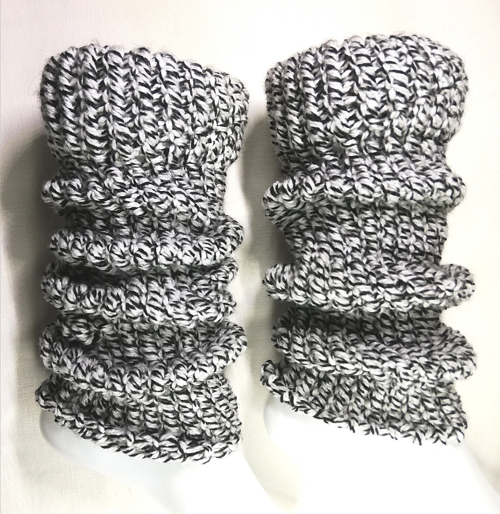 Beinstulpen Gestrickt Damen, Schwarz-Grau Meliert, 37 cm, Hübsches Accessoire von Berndstrickt