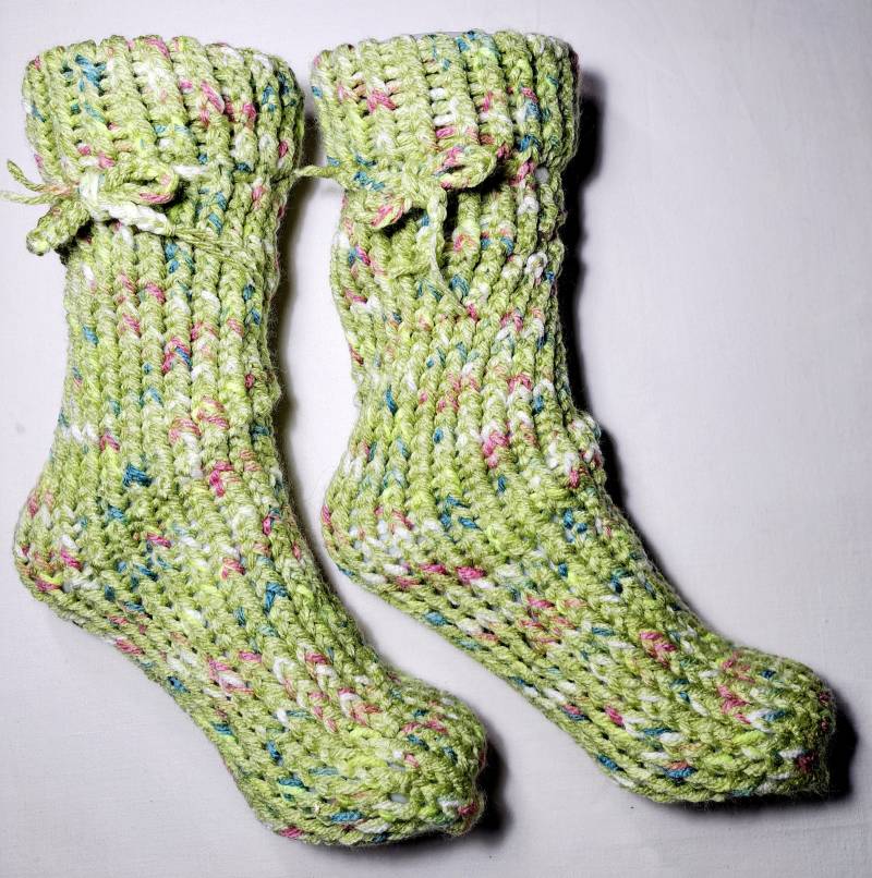 Bettsocken, Grün Gestrickt Für Damen, 42 cm Lang, Kuschlig Little Cake Pop von Berndstrickt