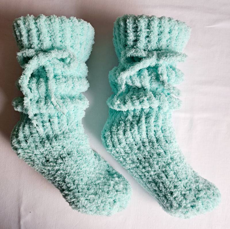 Bettsocken, Mintgrün Gestrickt Für Damen, 50 cm Lang, Kuschlig von Berndstrickt