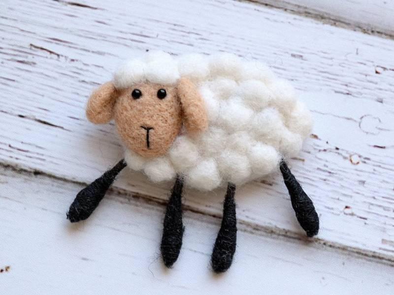 Kleines Lamm Anstecknadel Gefilzt von BerniFelt