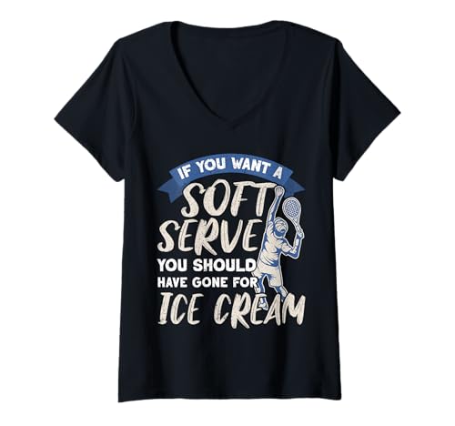 Damen Lustiger Spruch Tennis T-Shirt mit V-Ausschnitt von Bernie's Tennis Gift Idea For A Girl