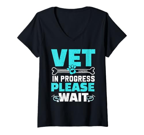 Damen Vet In Progress Loading Animal Doctor Future Tierarzt T-Shirt mit V-Ausschnitt Damen Vet In Progress Loading Animal Doctor Future Tierarzt T-Shirt mit V-Ausschnitt von BernieDesigns Future Veterinarian Animal Doctor