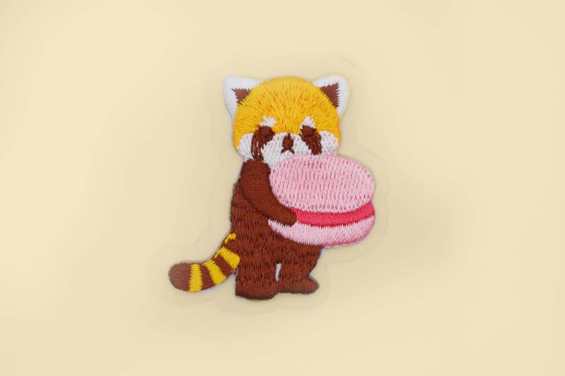 Roter Panda Mit Keks Aufnäher/Tier Abzeichen/Roterpanda Abzeichen/Dekorativer Aufnäher/Diy Stickerei/Gestickte Applikation/Selbstklebender Aufnäher Roter Panda Mit Keks Aufnäher/Tier Abzeichen/Roterpanda Abzeichen/Dekorativer Aufnäher/Diy Stickerei/Gestickte Applikation/Selbstklebender Aufnäher von BerniesWonderland