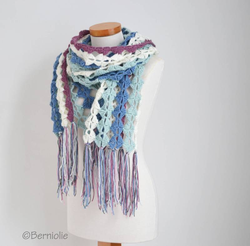 Gehäkelter Schal, Handarbeit, Bunt Mit Fransen, Boho Schal Im Hippie Stil, Geschenk Für Sie von Berniolie