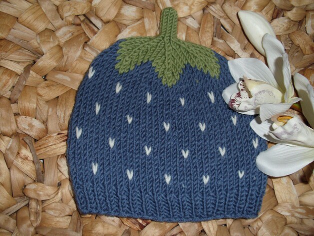 Babymütze Kindermütze Blaubeere - 100% Wolle Erdbeermütze Handgestrickt in Wunschgröße von BerryBox