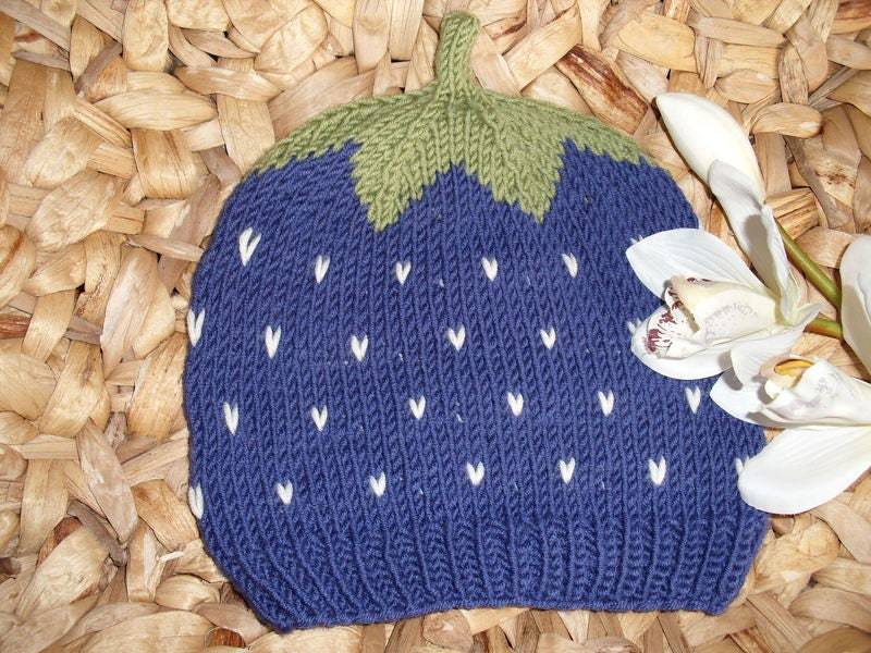 Babymütze Kindermütze Brombeere - 100% Wolle in Wunschgröße Einzelstücke -Erdbeermütze von BerryBox
