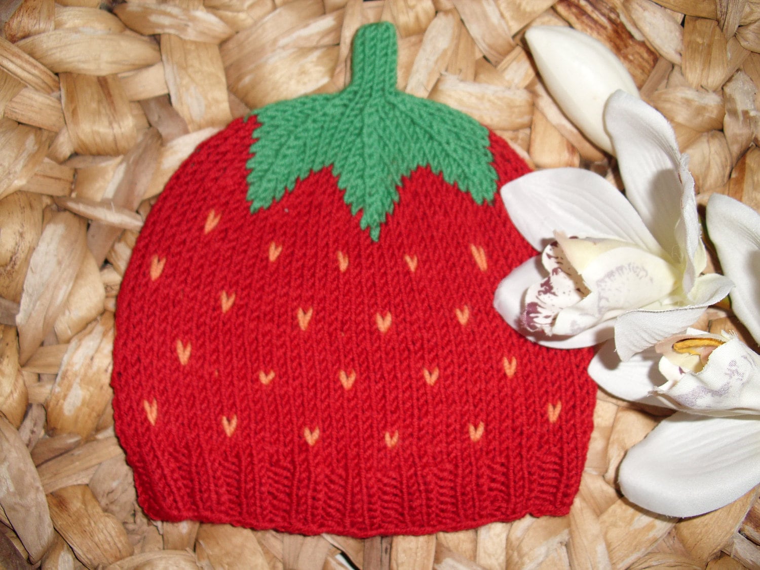 Babymütze Kindermütze Erdbeere - 100% Wolle Handgestrick Erdbeermütze Mütze von BerryBox
