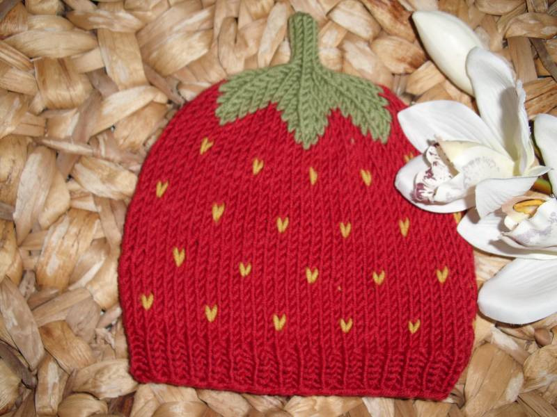 Babymütze Kindermütze Erdbeere - 100% Wolle | Merino Handgestrickt in Wunschgröße Erdbeermütze von BerryBox