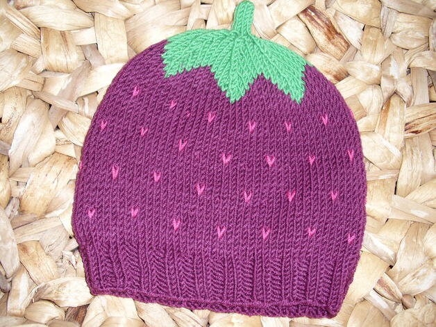 Babymütze Kindermütze Heidelbeere - 100% Wolle Handgestrickt in Wunschgröße Huckleberry Erdbeermütze von BerryBox