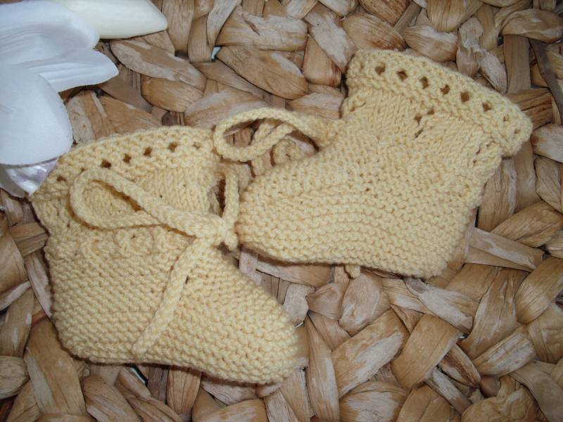 Babyschuhe Für 2-6 Moante Aus 100% Wolle - Handgestrickt Babysöckchen Sehr Weich Schnell Lieferbar von BerryBox