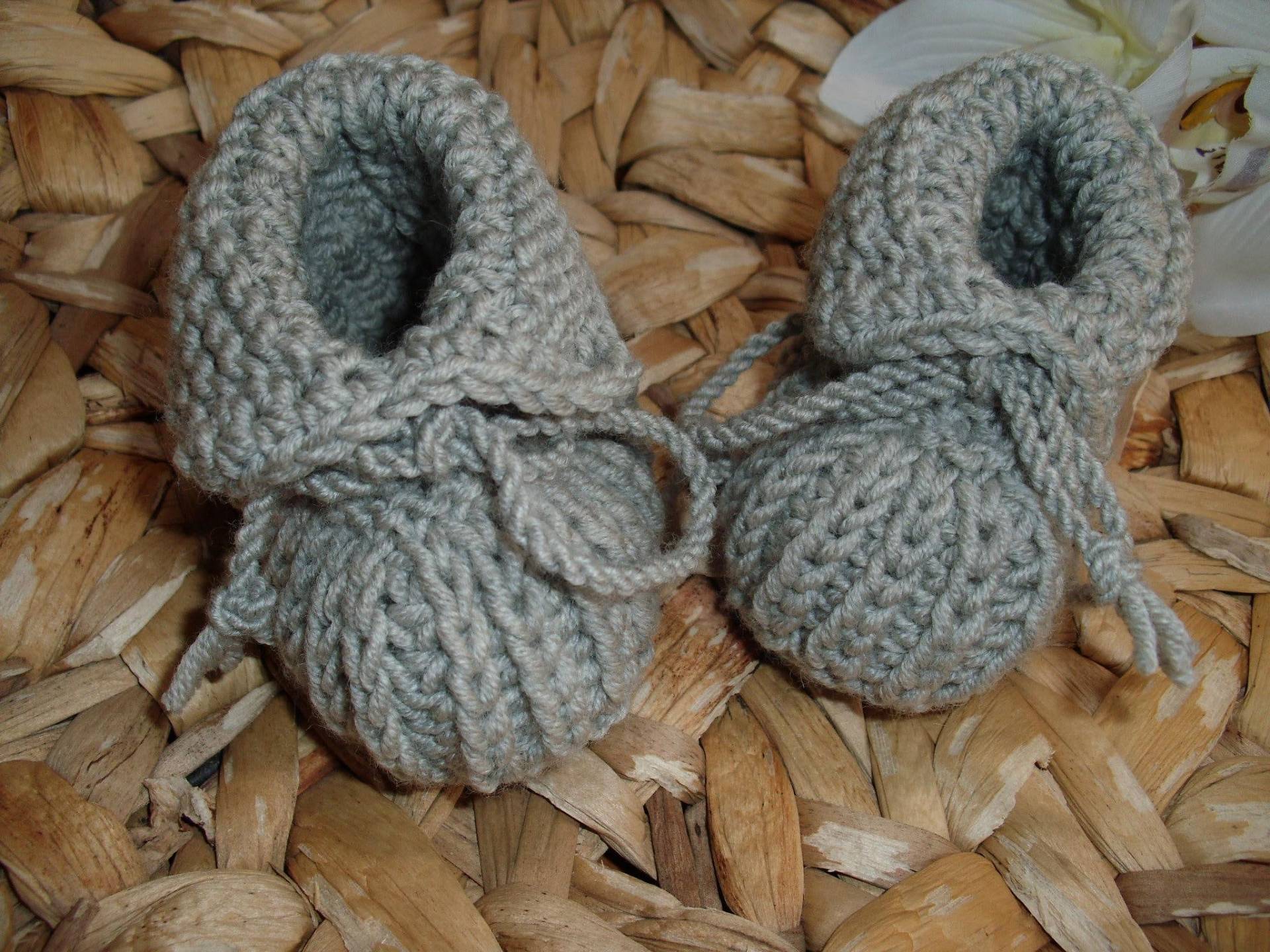 Babyschuhe - Hellbeige Meliert 100% Wolle Handgestrickt 2-6 Monate von BerryBox