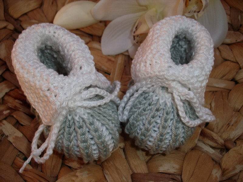 Babyschuhe in Grau-Weiss - 100% Baumwolle Babyschuhe in Grau-Weiss - 100% Baumwolle von BerryBox