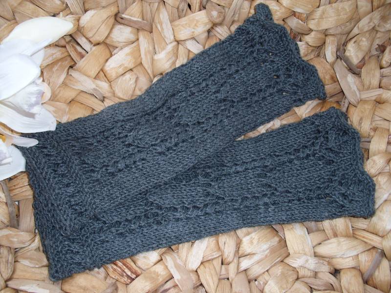 Elegante Armstulpen in Dunklem Grau - 100% Wolle | Baby-Merino-Wolle Handgestrickt One Size Elegante Armstulpen in Dunklem Grau - 100% Wolle | Baby-Merino-Wolle Handgestrickt One Size von BerryBox