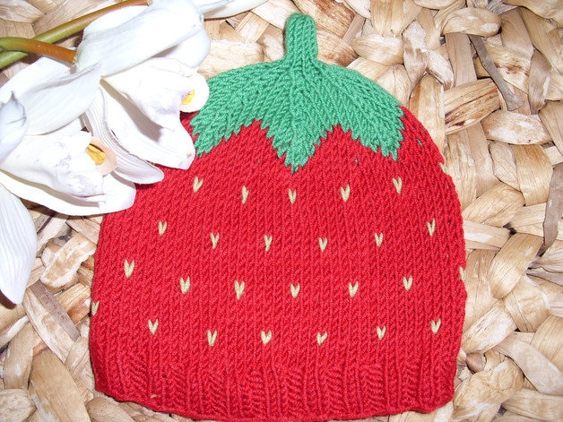 Erdbeermütze Aus 100% Wolle - Handgestrick Erdbeere Mütze in Wunschgröße von BerryBox