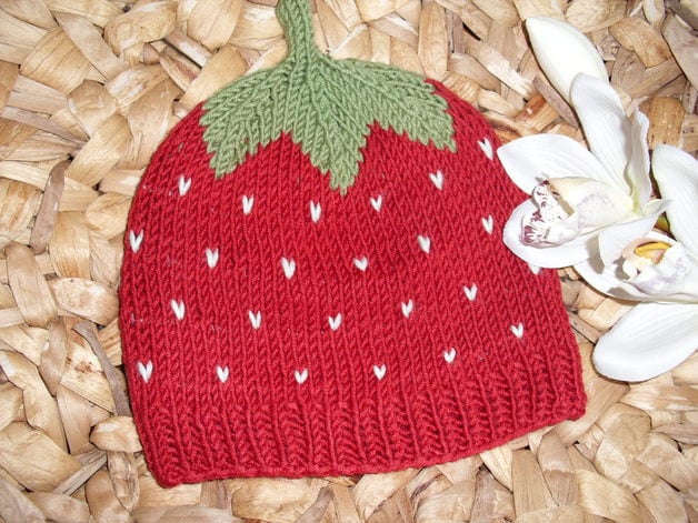 Erdbeermütze - Baby- Und Kindermütze Aus 100% Wolle in Vielen Größen Handgestrickt von BerryBox