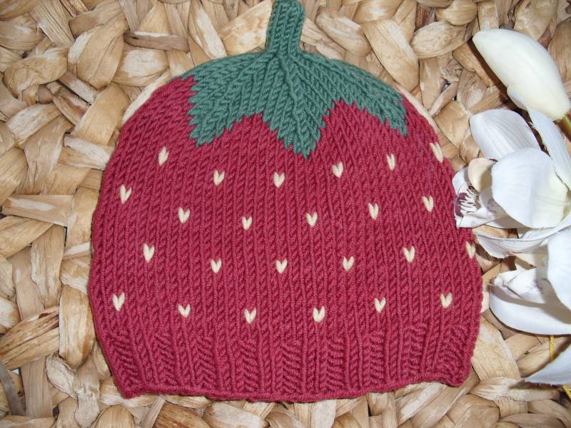 Erdbeermütze - Baby- Und Kindermütze Aus 100% Wolle in Wunschgröße Handgestrickt von BerryBox