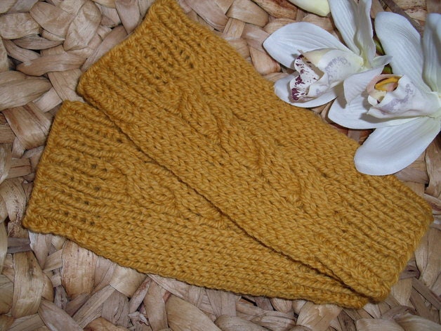Kinder-Beinstulpen in Senf-Gelb - Schurwolle Mit Alpacawolle Zopf Handgestrickt Zopfmuster 2 Größen Lieferbar von BerryBox