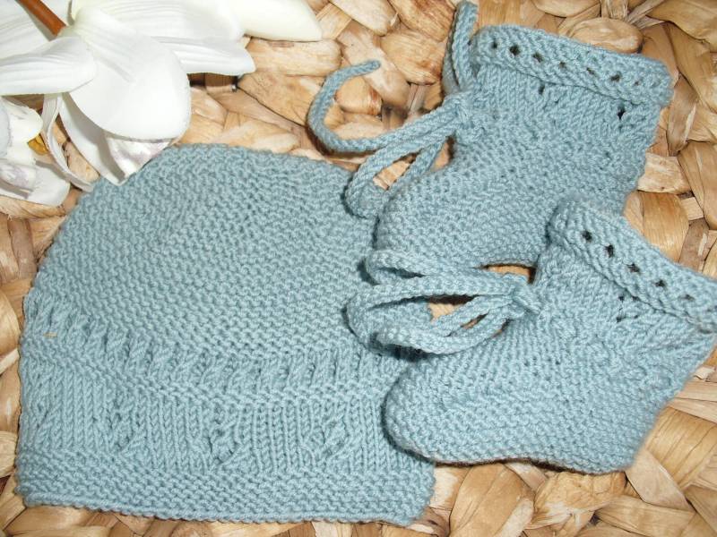 Set Mütze Und Schuhe Für Neugeborene - 100% Wolle | Baby Merino Wolle Handgestrickt von BerryBox