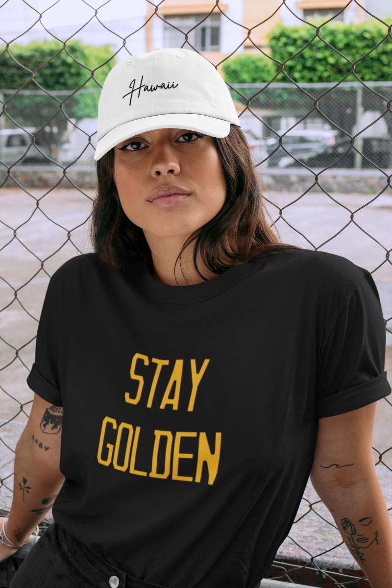 stay Golden T-Shirt, Unisex, Tri-Blend Vintage Soft Look, Schwarzes T-Shirt von BerryJaneUSA
