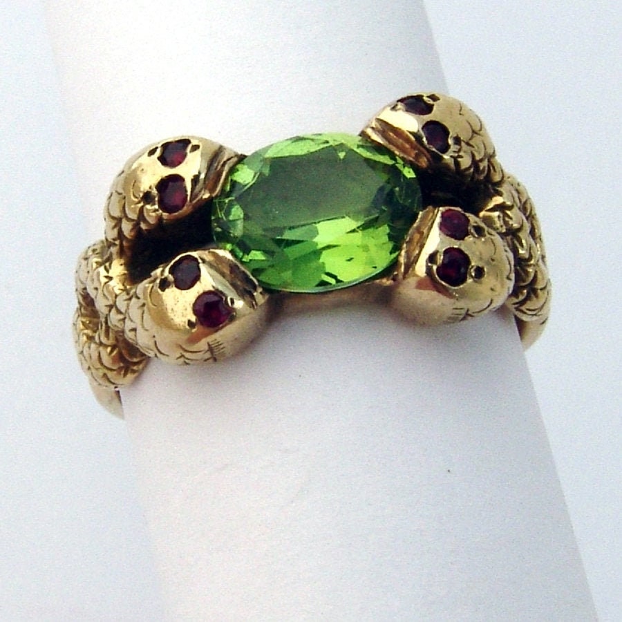 Verflochten Schlange Ring 14K Gelbgold Peridot Rubin Augen von BerrysGems