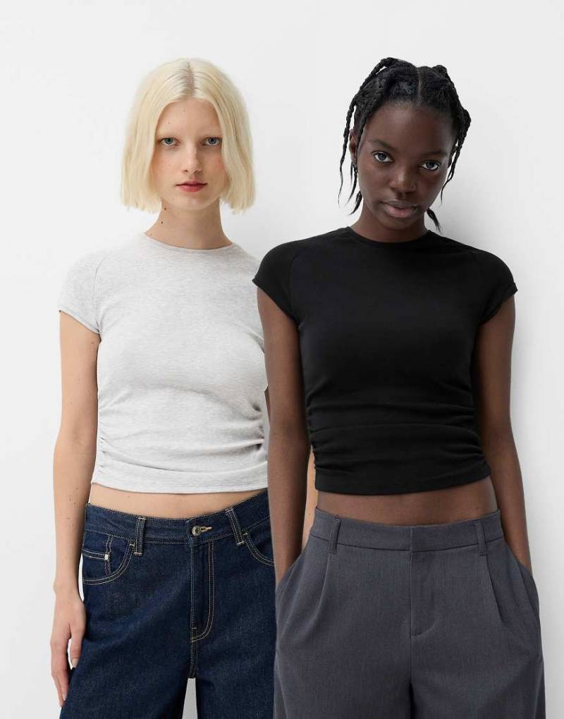 Bershka - 2er-Pack geraffte, kurzärmlige T-Shirts in Beige-Neutral Bershka - 2er-Pack geraffte, kurzärmlige T-Shirts in Beige-Neutral von Bershka