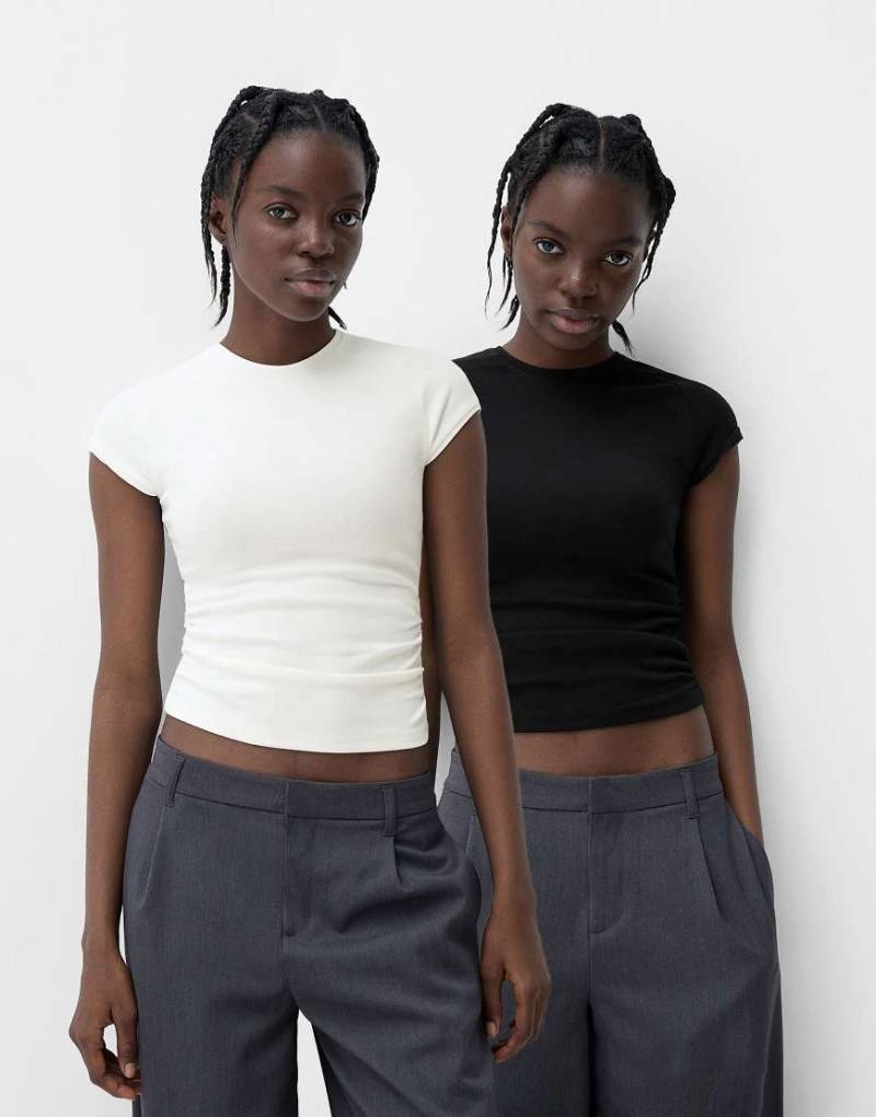 Bershka - 2er-Pack kurzärmlige geraffte T-Shirts in Weiß Bershka - 2er-Pack kurzärmlige geraffte T-Shirts in Weiß von Bershka