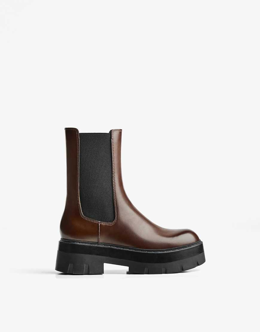 Bershka - Ankle-Boots in Braun mit elastischem Einsatz-Brown von Bershka