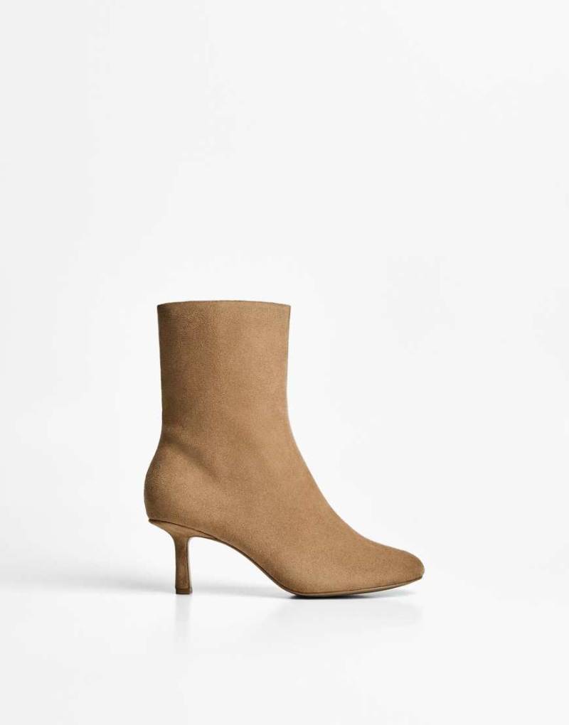 Bershka - Ankle Boots in Hellbraun mit Kitten-Absatz-Brown von Bershka
