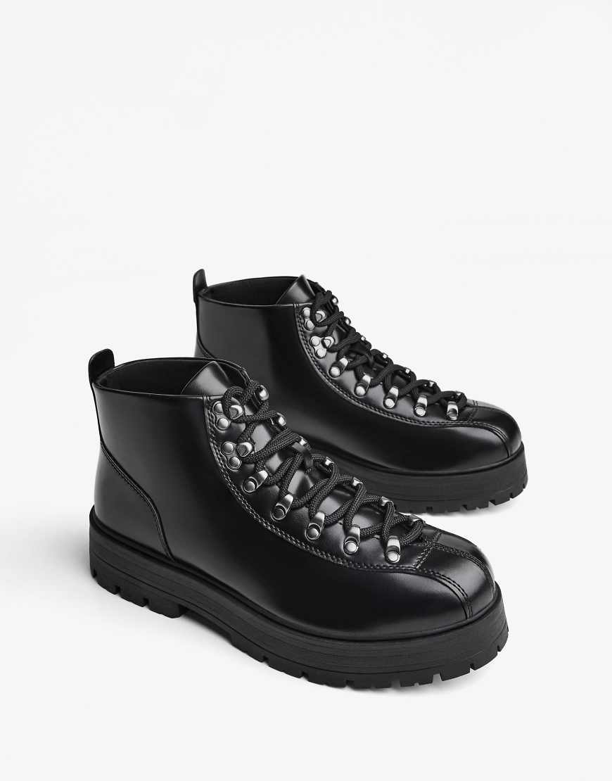 Bershka - Ankle-Boots in Schwarz mit Metallic-Details von Bershka