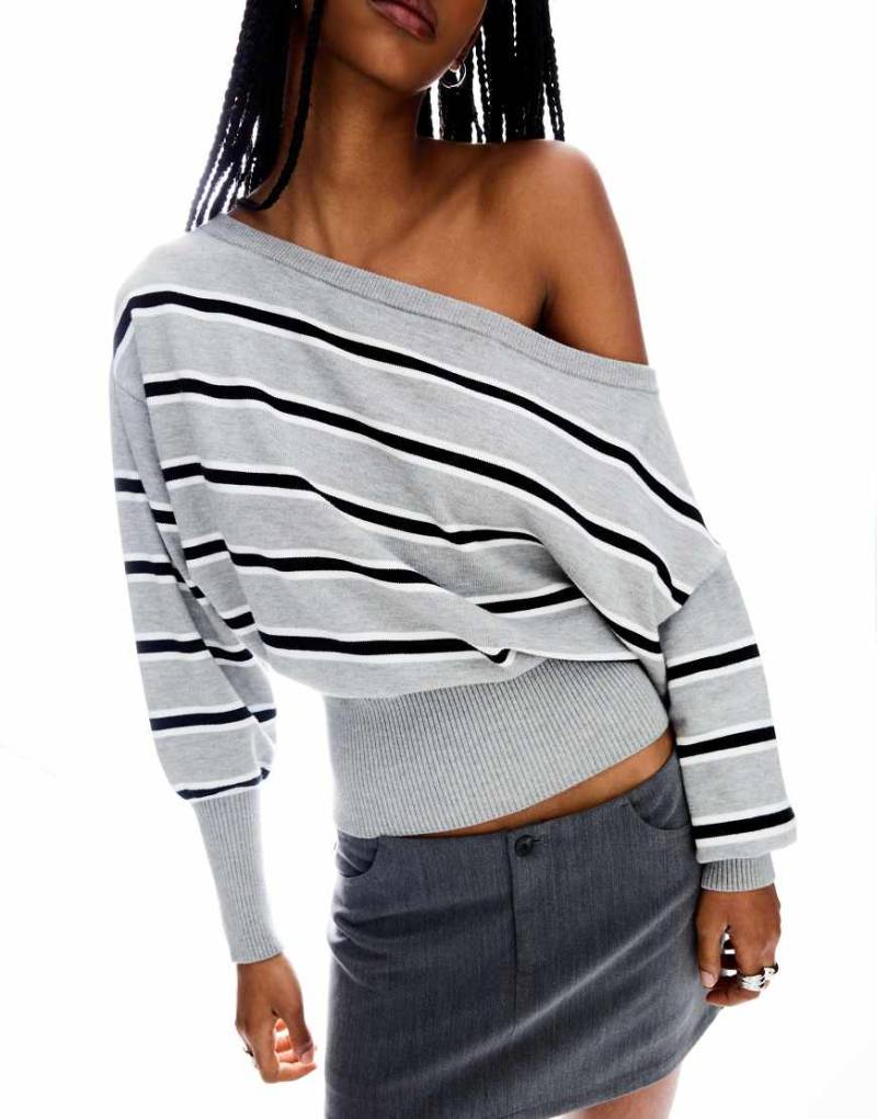 Bershka - Asymmetrischer Pullover in Hellgrau mit geripptem Saum von Bershka