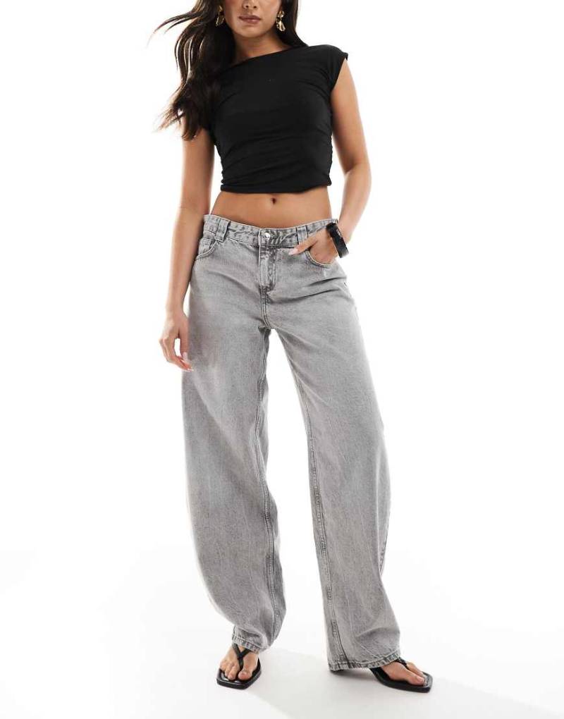 Bershka - Baggy-Jeans in Hellgrau mit Ballonbeinschnitt von Bershka